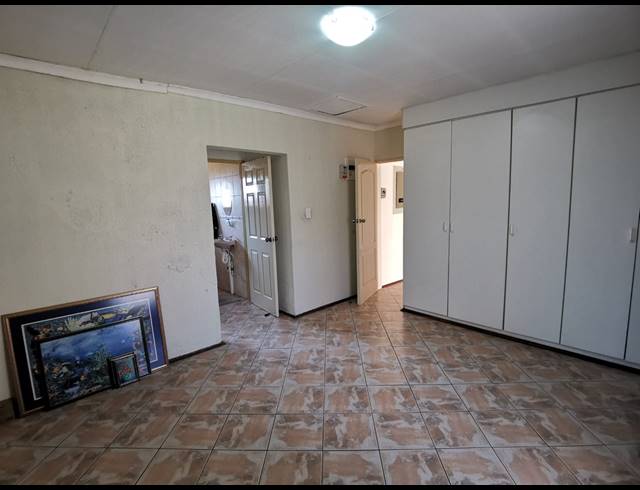 1 BEDROOM SIMPLEX FOR SALE IN VAN DYK PARK